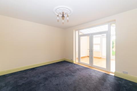 4 bedroom semi-detached house for sale, Halton, Leeds LS15