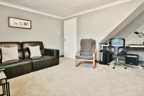 3 bedroom end of terrace house for sale, Salcey Close, Kingswood, HU7 3HQ