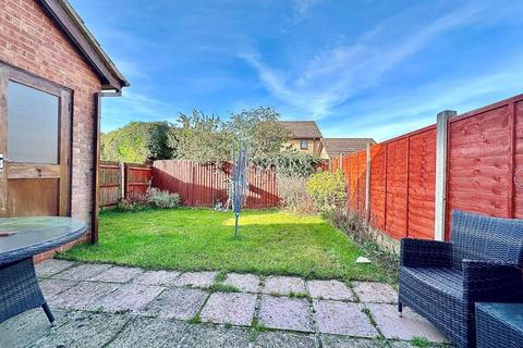 4 Hedge End, Northampton, NN4 0SW