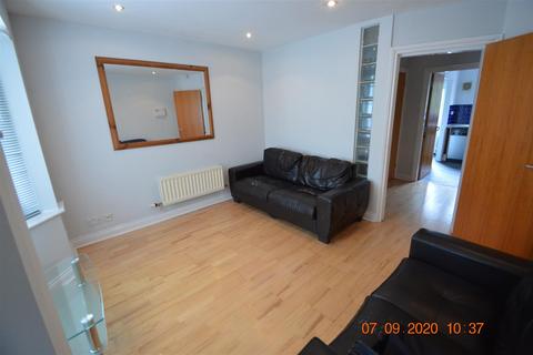 4 bedroom house to rent, Dearden Street, Manchester M15