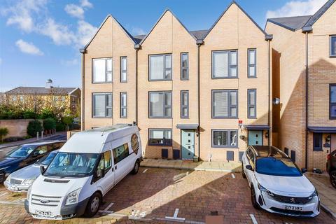 3 bedroom townhouse for sale, Wheelwrights Way, Chatham, Kent