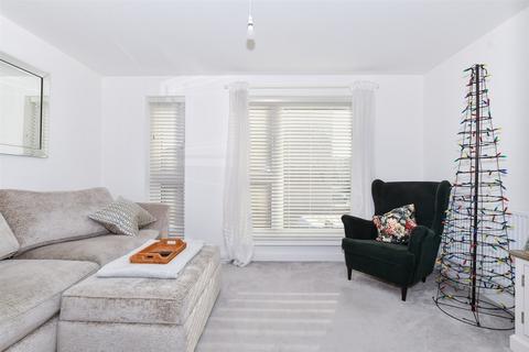 4 bedroom townhouse for sale, Wheelwrights Way, Chatham, Kent