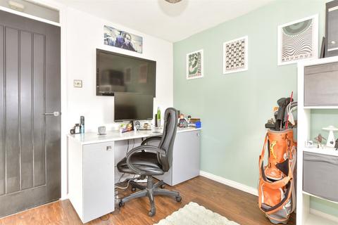 22 North Bank Close, Rochester, ME2 2NL