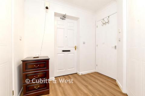 1 bedroom flat for sale, South Street, Epsom, Surrey