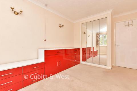 1 bedroom flat for sale, South Street, Epsom, Surrey