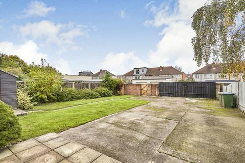 3 bedroom bungalow to rent, East Rochester Way Sidcup DA15