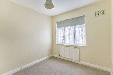 3 bedroom bungalow to rent, East Rochester Way Sidcup DA15