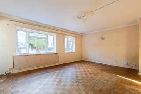 2 bedroom ground floor flat for sale, The Court, Newport Road, Cardiff CF24