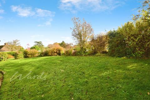 2 bedroom detached bungalow to rent, Wealden Avenue Tenterden TN30