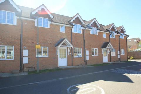 2 bedroom flat to rent, Highclere Road, Woking GU21