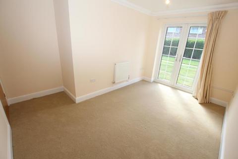 2 bedroom flat to rent, Highclere Road, Woking GU21