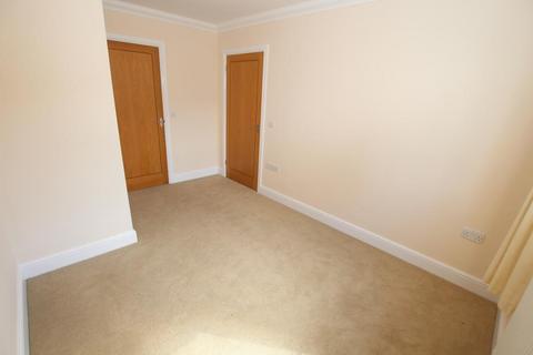 2 bedroom flat to rent, Highclere Road, Woking GU21