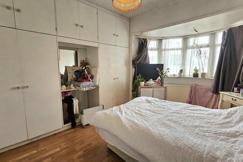 4 bedroom semi-detached house for sale, Allenby Road, Southall, Greater London, UB1