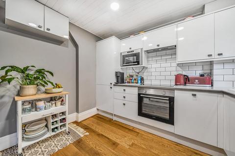 Flat 3, Harcourt House Albion Avenue, London, SW8 2AB