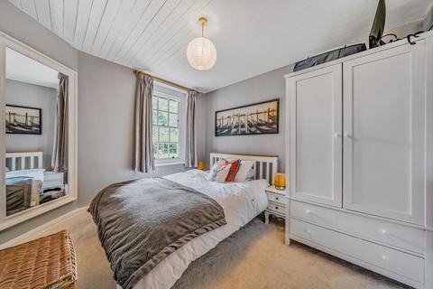 Flat 3, Harcourt House Albion Avenue, London, SW8 2AB