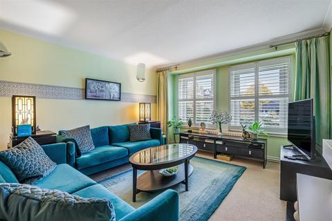 2 bedroom apartment for sale, Listers Court, Cunliffe Road, Ilkley LS29