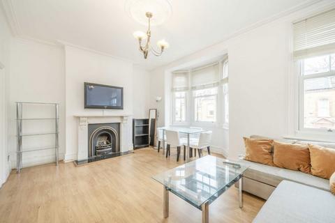 3 bedroom flat to rent, Rosebery Road, London SW2