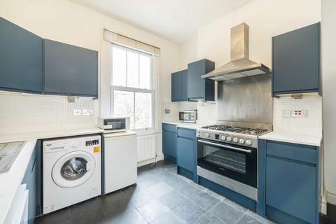 3 bedroom flat to rent, Rosebery Road, London SW2