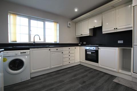 3 bedroom flat to rent, 82 Worrall Road, High Green S35 3LP