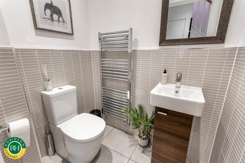 18 Kingdom Close, Scawthorpe, Doncaster, DN5 7UW