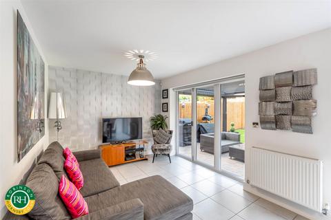 18 Kingdom Close, Scawthorpe, Doncaster, DN5 7UW