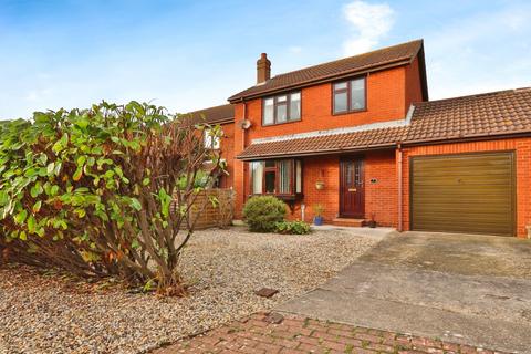 3 bedroom link detached house for sale, Newsham Gardens, Withernsea, HU19 2PY