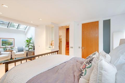 16 Holly Hill, London, NW3 6SE
