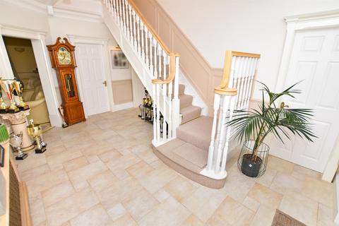 5 bedroom detached house for sale, Alexandra Road, Benfleet