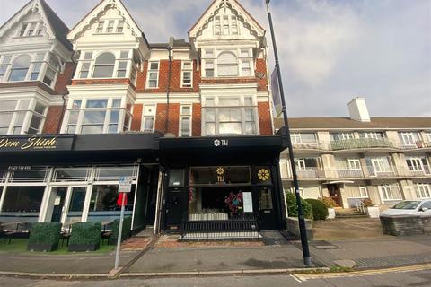 2 bedroom flat to rent, South Street, Eastbourne