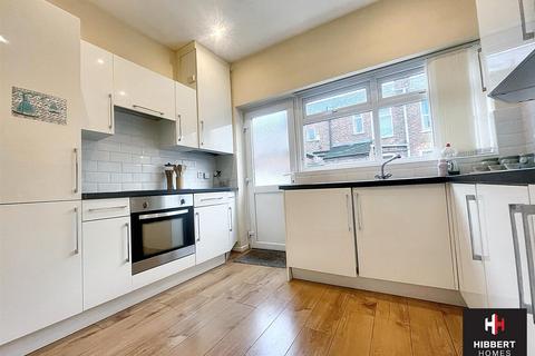 2 bedroom terraced house to rent, Whitehall Road, Manchester M20