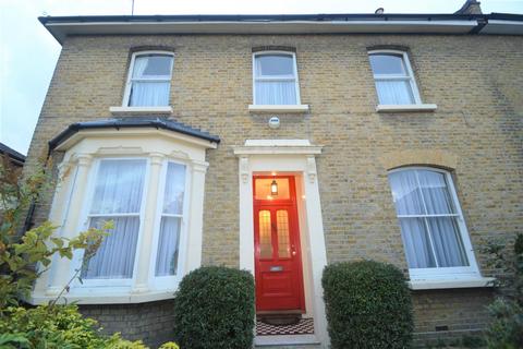 5 bedroom semi-detached house to rent, Cleveland Road, London, E18