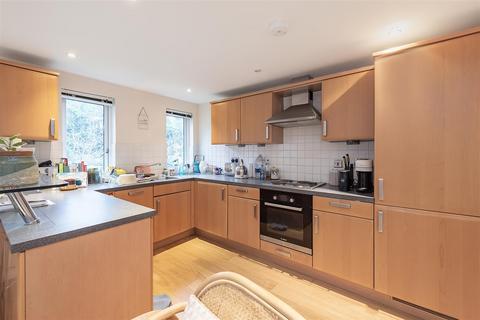 2 bedroom flat for sale, Southdown Road, Harpenden