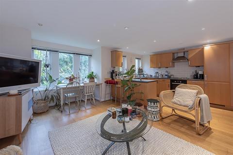 2 bedroom flat for sale, Southdown Road, Harpenden