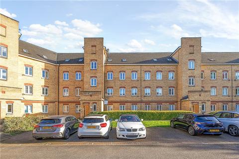 3 bedroom apartment for sale, Kidman Close, Gidea Park, Romford