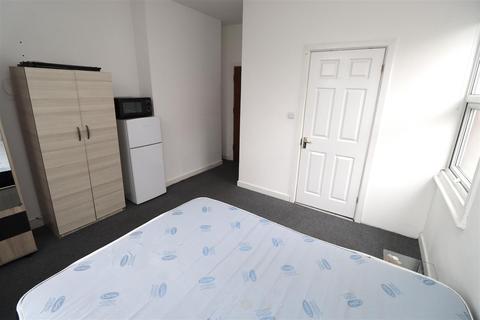 House share to rent, Lancelot Road, Wembley