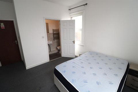 House share to rent, Lancelot Road, Wembley