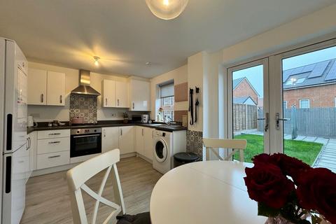 3 bedroom terraced house for sale, Whinchat Rise, Whitfield CT16