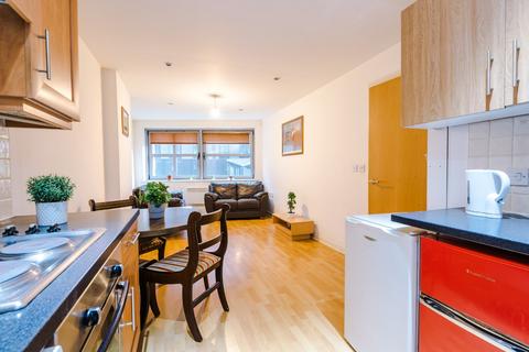 2 bedroom flat to rent, Montana House, 136 Princess Street, Southern Gateway, Manchester, M1