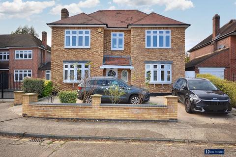 5 bedroom detached house for sale, Manor Crescent, Hornchurch, RM11