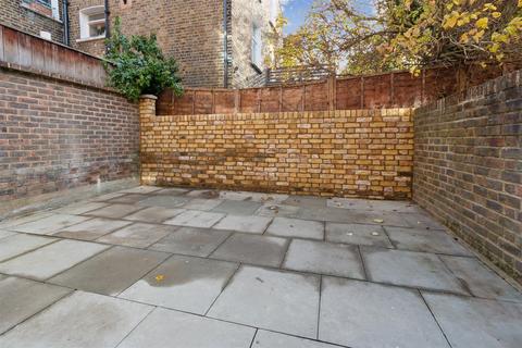 4 bedroom flat to rent, Kepler Road, London SW4