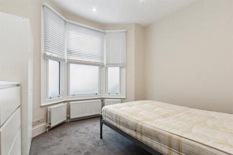 4 bedroom flat to rent, Kepler Road, London SW4