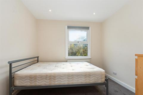 4 bedroom flat to rent, Kepler Road, London SW4