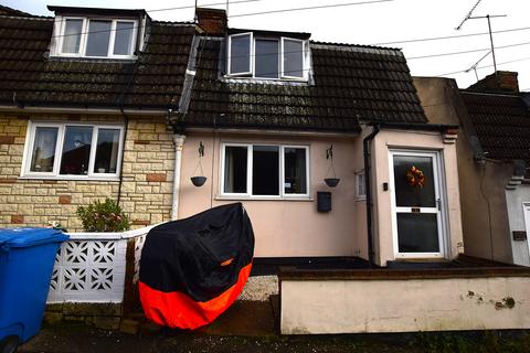 3 bedroom semi-detached house to rent, Jefferies Road, Ipswich IP4