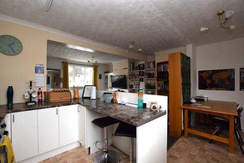 3 bedroom semi-detached house to rent, Jefferies Road, Ipswich IP4