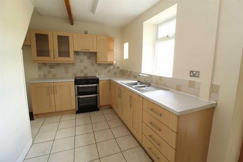 2 bedroom terraced house to rent, George Street, Glossop, Derbyshire