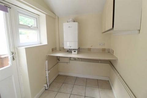 2 bedroom terraced house to rent, George Street, Glossop, Derbyshire