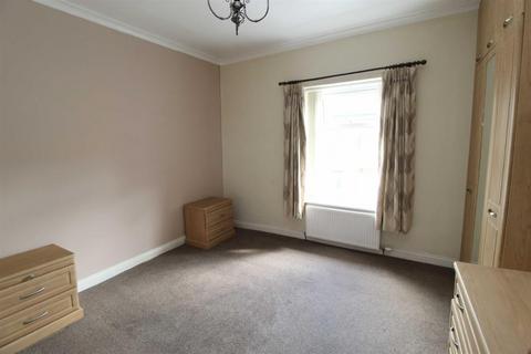 2 bedroom terraced house to rent, George Street, Glossop, Derbyshire