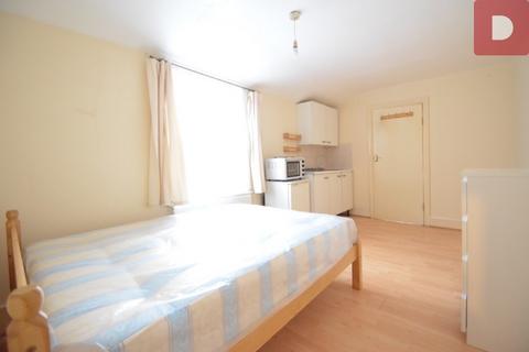 Studio to rent, Trehurst Street, Homerton, Hackney, E5