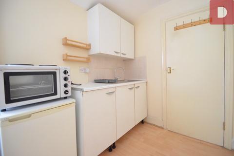 Studio to rent, Trehurst Street, Homerton, Hackney, E5