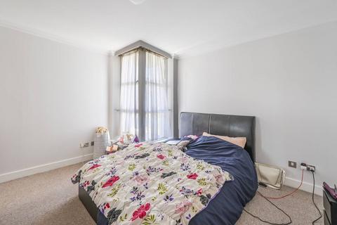 2 bedroom flat to rent, Barrier Point Road, E16, Royal Docks, London, E16